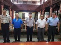 分局長恭向開漳聖王上香